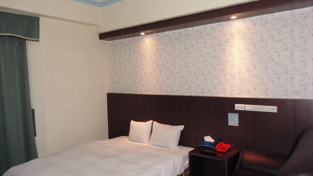 Modern Plaza Hotel Kaohsiung Exterior foto
