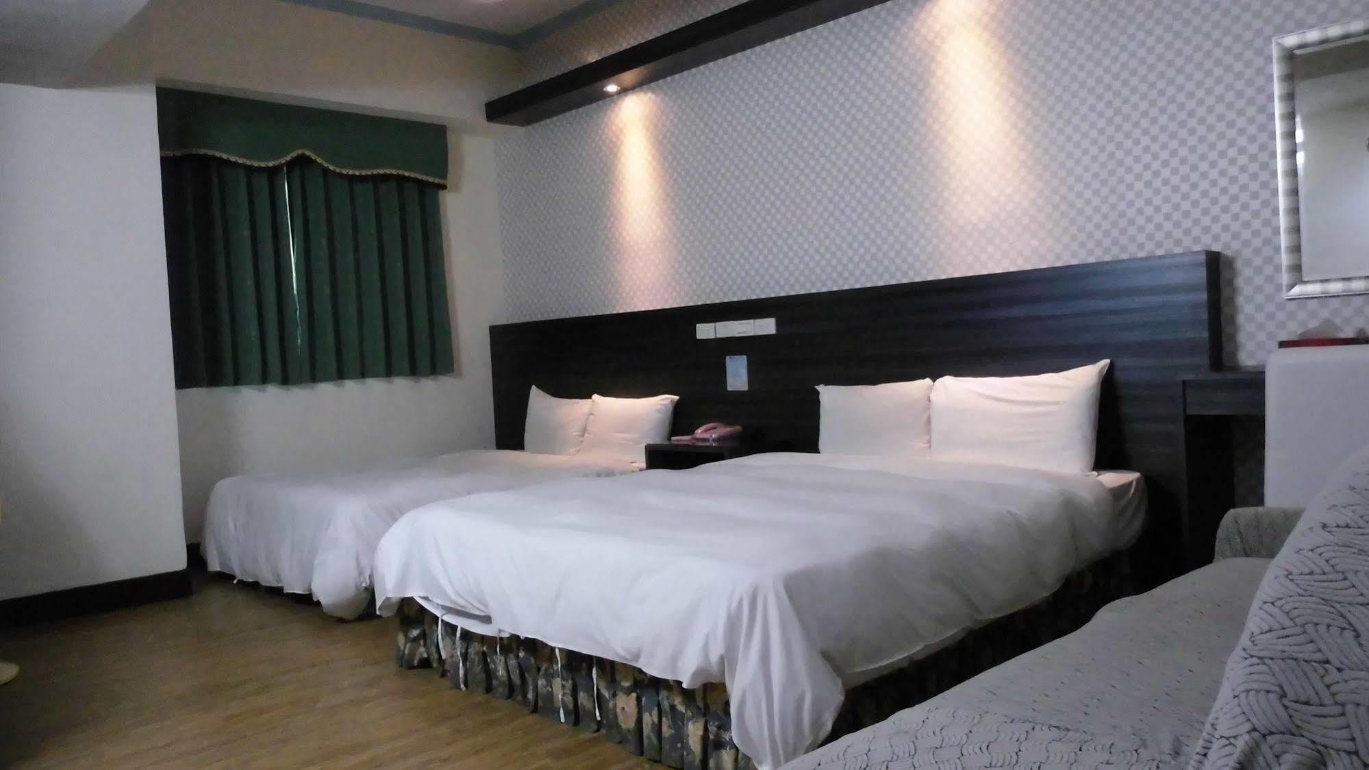 Modern Plaza Hotel Kaohsiung Exterior foto